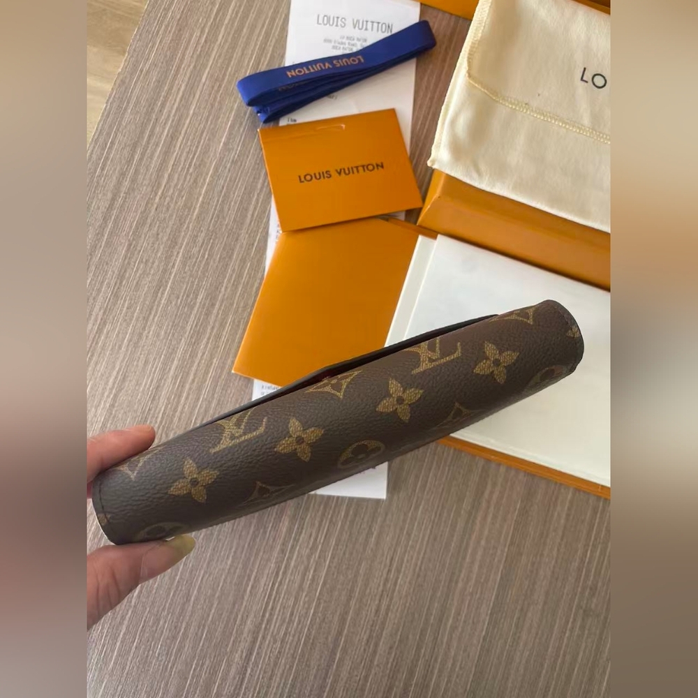 Louis Vuitton Monogram Sarah Wallet - Picture 6 of 10
